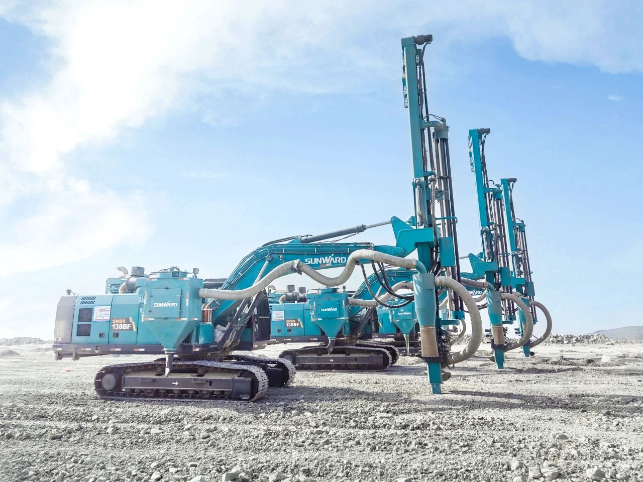 “绿色智能矿山建设专家”!糖果派对官网智能全新一代切削潜孔一体式钻机重拳出击