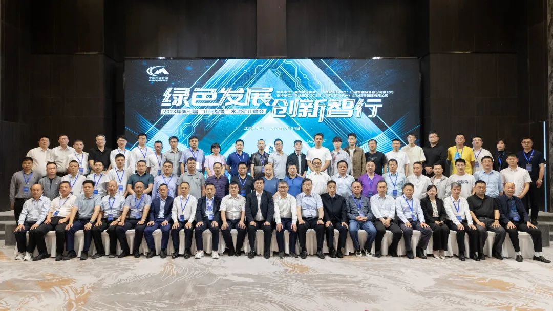 ��ɫ�������������У����߽��ǹ��ɶԹ�������ˮ���ɽ���˳�����