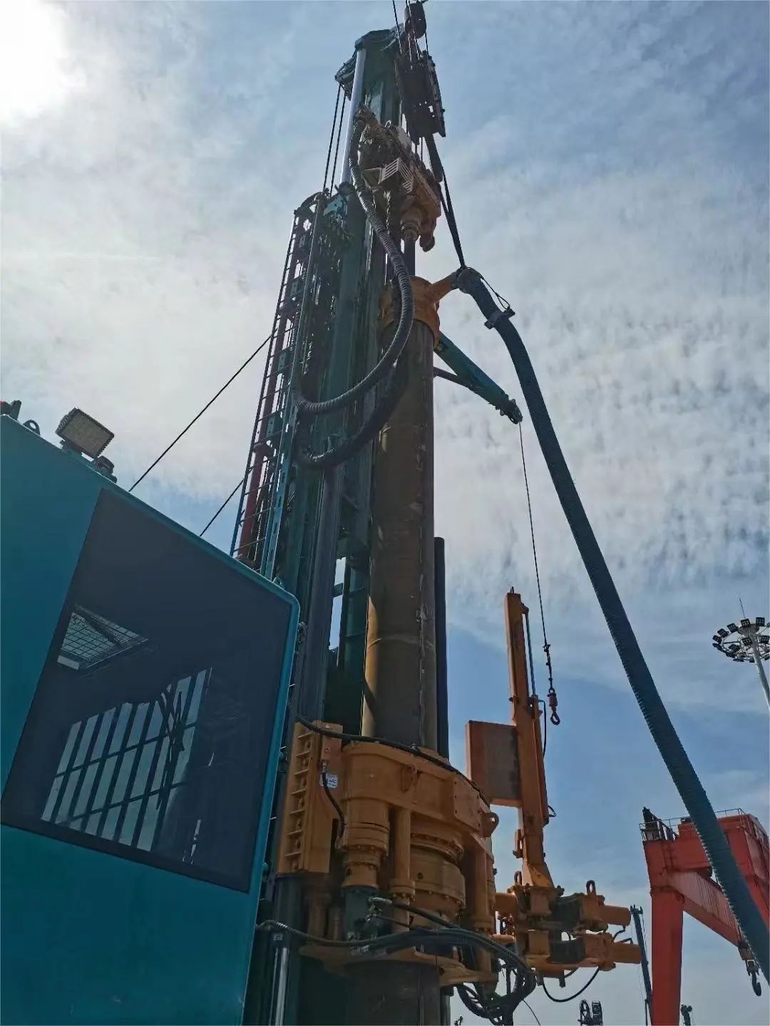 ÌǹûÅɶԹÙÍøÖÇÄÜÈ«ÇòÊ×´´Éî¾®Ì׹ܳµÔØ×ê»úÏÂÏßÐû²¼