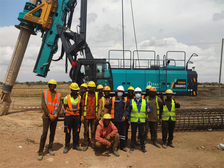 深化合作、共创绚烂!何清华带队造访中土集团