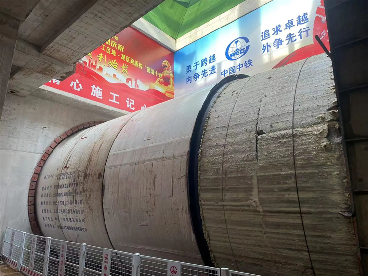 ��ս�����г��������ǹ��ɶԹ�������������·���̵�Ī�������߶ܹ���˳��ʼ��