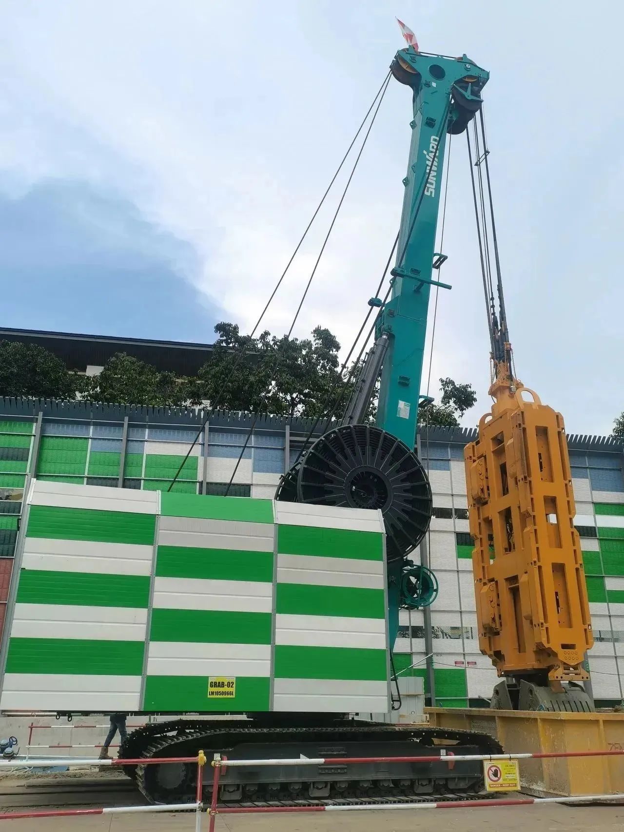 助力海内国际重大工程!糖果派对官网智能液压抓斗实力“出圈”