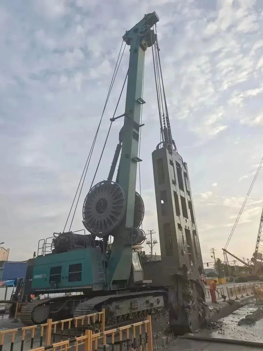 助力海内国际重大工程!糖果派对官网智能液压抓斗实力“出圈”