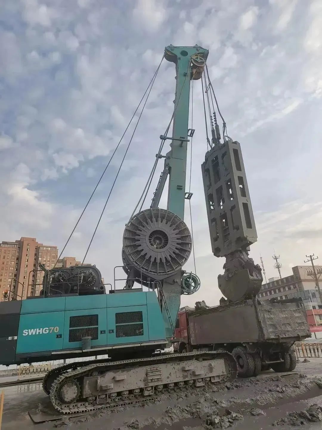 助力海内国际重大工程!糖果派对官网智能液压抓斗实力“出圈”