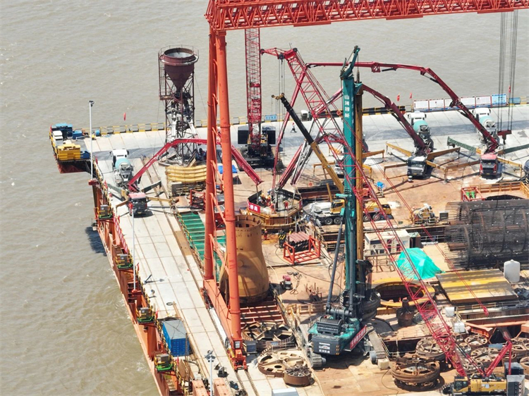 ϲ�����ǹ��ɶԹ���������ɡ�ȫ�����6.3��ֱ������׮�ɿ׳�׮