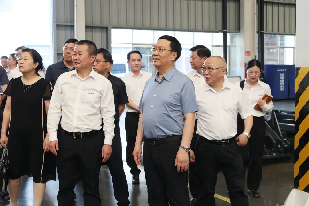 中宣部社科领域专家学者到糖果派对官网智能调研高质量生长