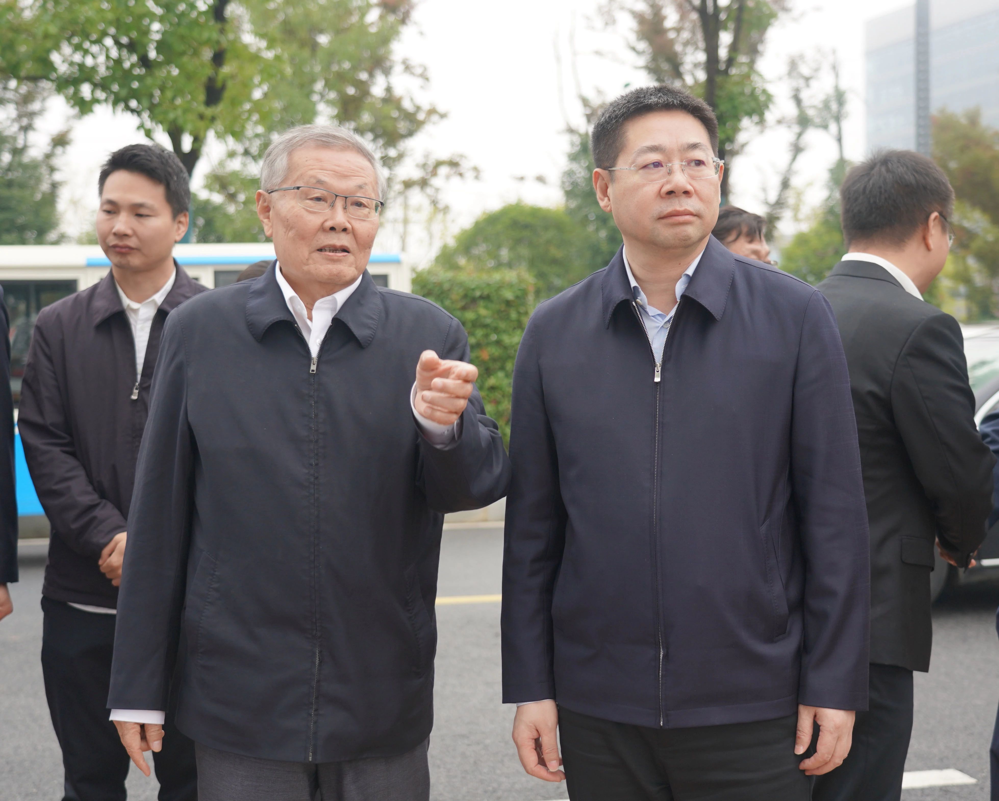 天下节水办主任蒋牧宸调研糖果派对官网智能节水事情