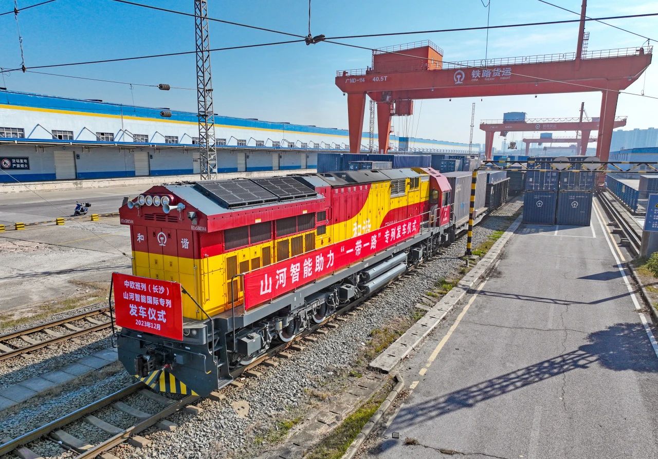 �﷫��һ��һ������ŷ���У���ɳ���ǹ��ɶԹ������ܹ���ר�з���