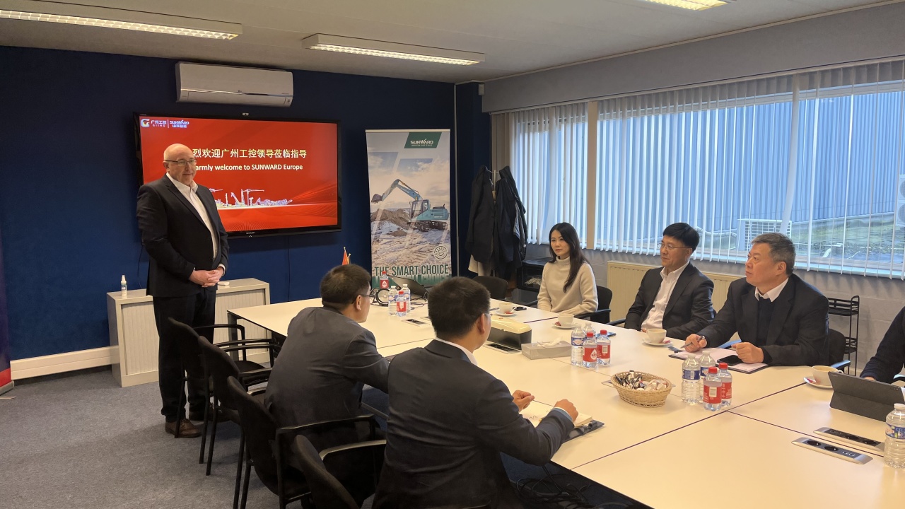 广州工控党委书记、董事长景广军率队赴糖果派对官网智能欧洲子公司考察