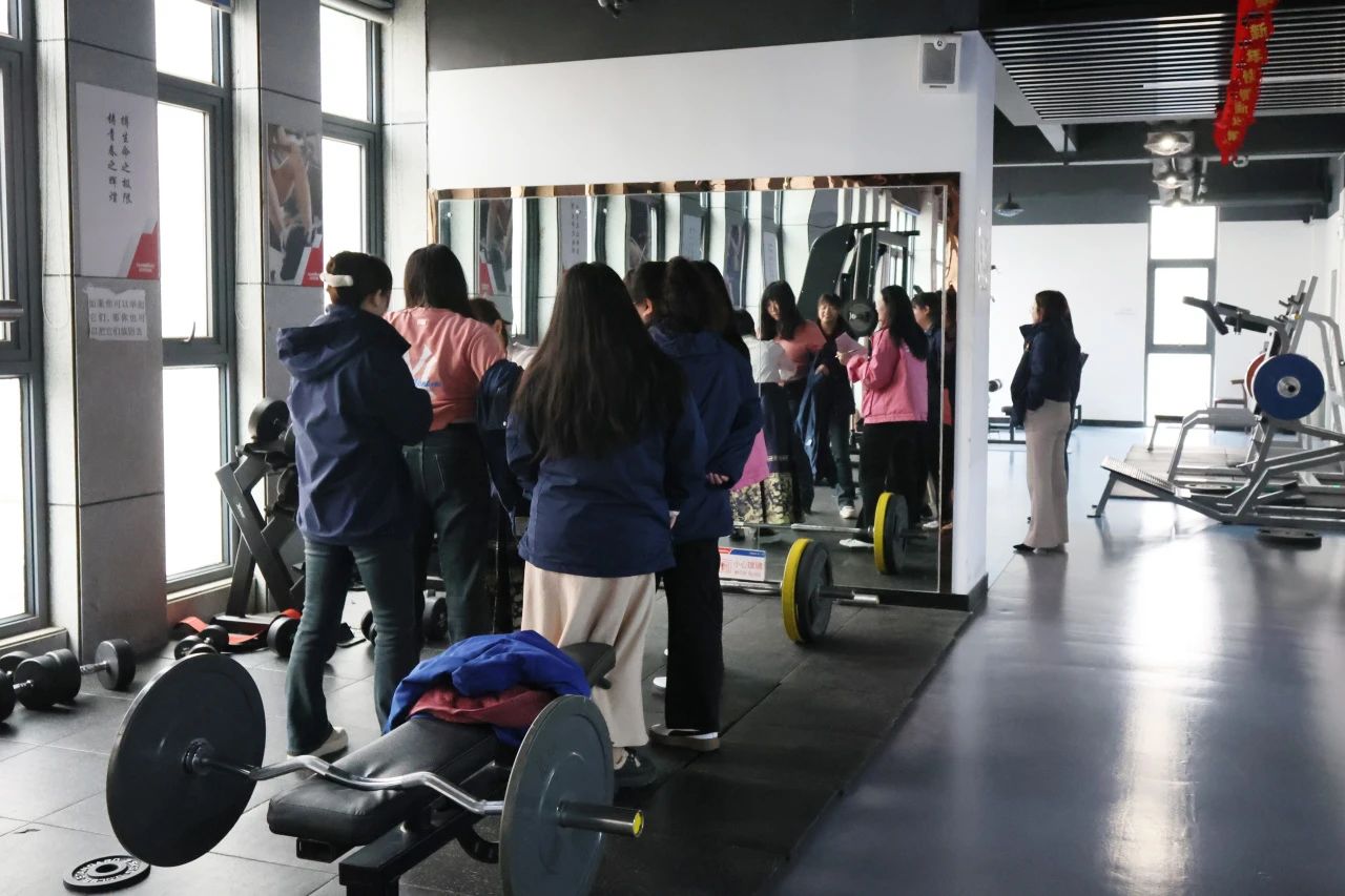 ���˶�����ഺ���ǹ��ɶԹ������ܿ�չ�����ˡ������Ͷ���Ů�����������˶�