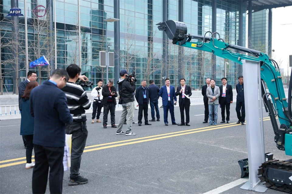 ������������ܹ�ҵ���ǹ��ɶԹ������ܳ�ϯ��ʮ�������������������̳