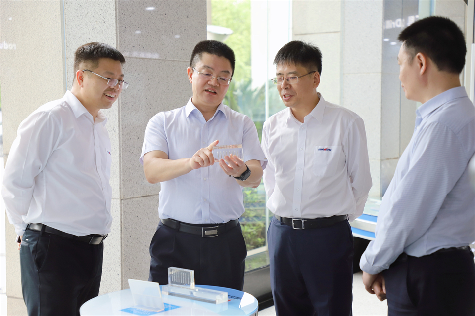 “双向奔赴 合作共赢”糖果派对官网智能与中钨高新签署战略合作协议