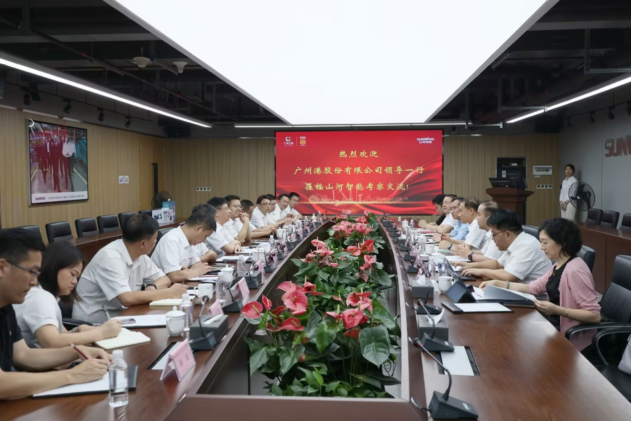 深化交流合作!广州港李明忠副总司理率队莅临糖果派对官网智能考察交流!