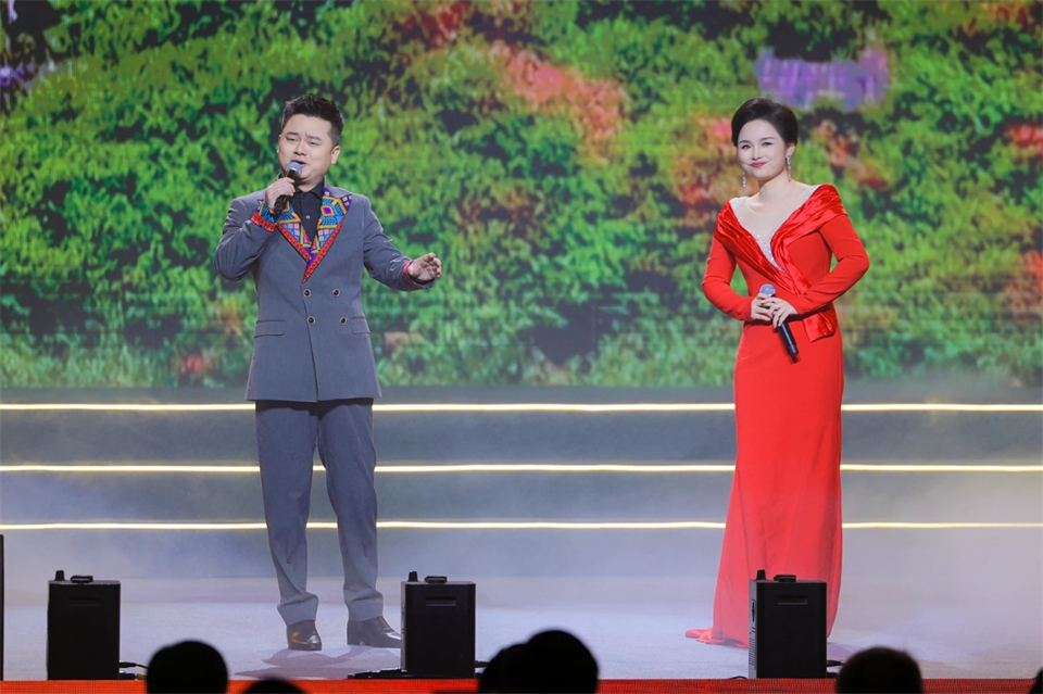 立异引领价值 理想成绩未来——庆祝糖果派对官网智能建设25周年表扬大会暨文艺晚会盛大举行