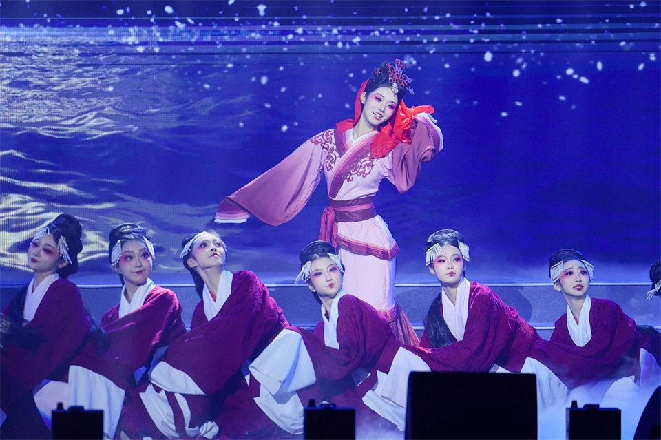 立异引领价值 理想成绩未来——庆祝糖果派对官网智能建设25周年表扬大会暨文艺晚会盛大举行