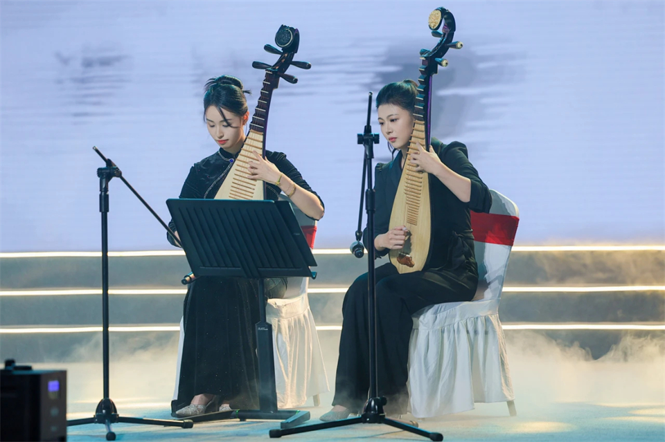 立异引领价值 理想成绩未来——庆祝糖果派对官网智能建设25周年表扬大会暨文艺晚会盛大举行