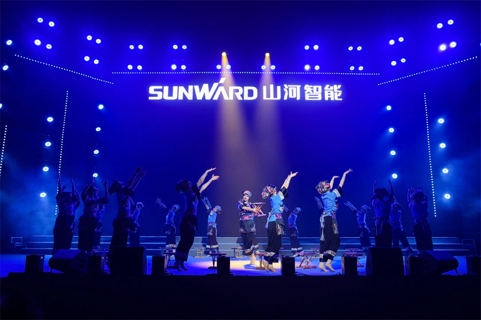 立异引领价值 理想成绩未来——庆祝糖果派对官网智能建设25周年表扬大会暨文艺晚会盛大举行