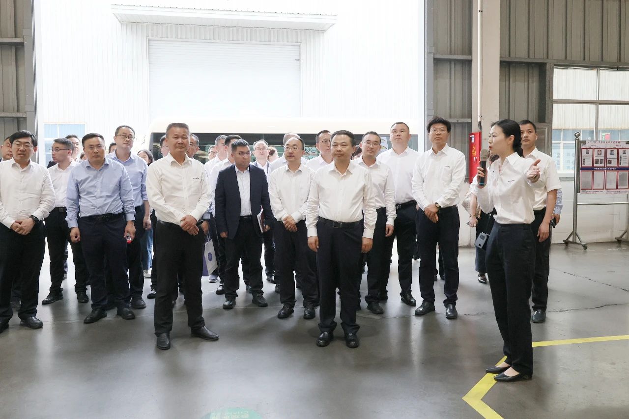 天能控股集团党委书记、董事长张天任率队到访糖果派对官网智能