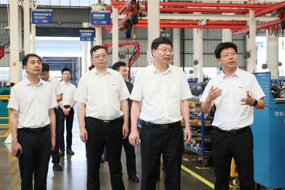 �й�����ԺԺʿ��������ҵ�Ƽ���ѧ��ί�������ǿһ�е��ǹ��ɶԹ������ܿ�չ�����ظ��˶�