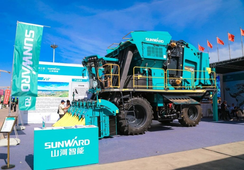 糖果派对官网智能亮相2025新疆国际农业机械展览会