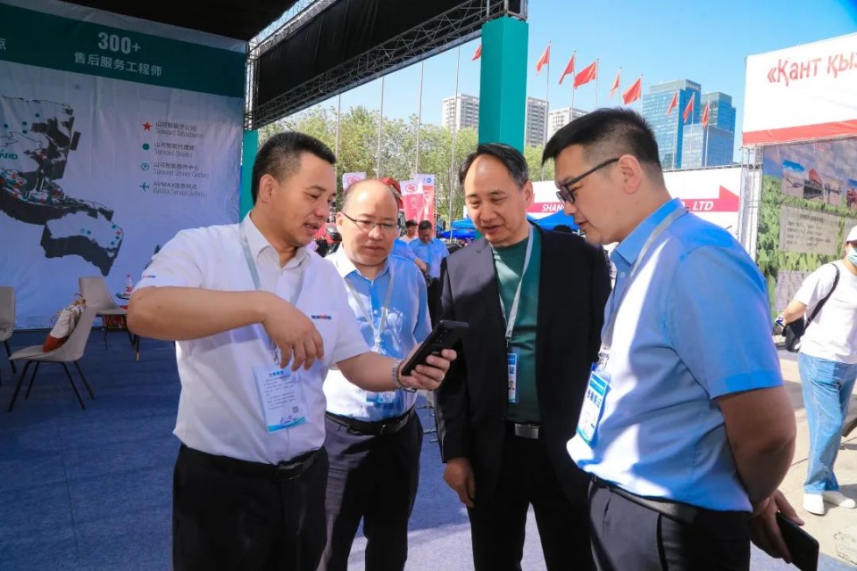 糖果派对官网智能亮相2025新疆国际农业机械展览会