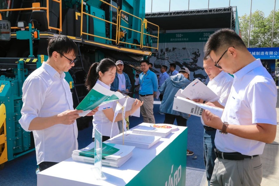 糖果派对官网智能亮相2025新疆国际农业机械展览会