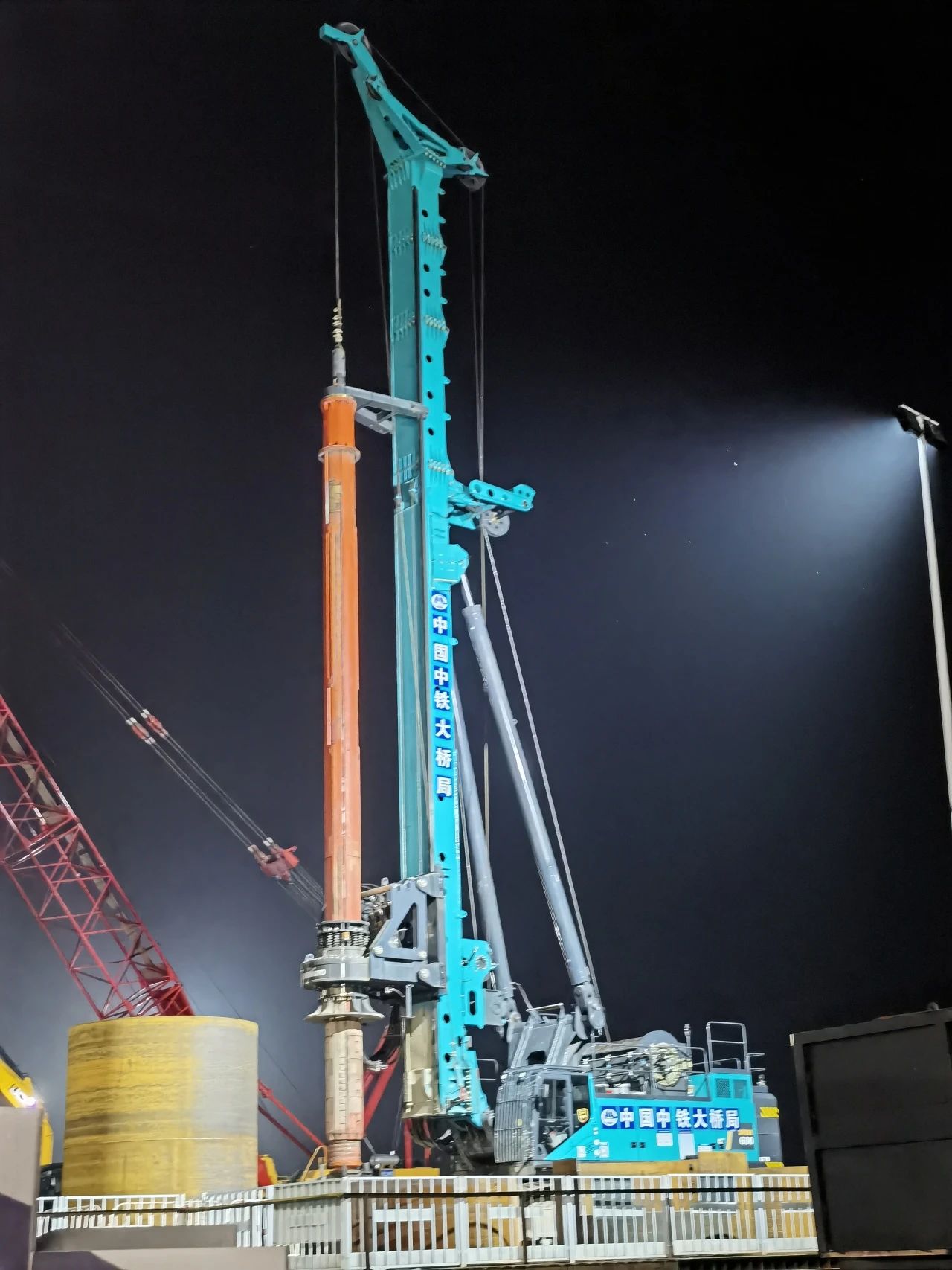 再战“天下级工程”!糖果派对官网智能旋挖钻机助力宜昌长江公铁大桥建设