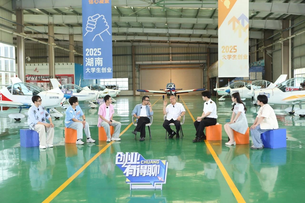 ������7:30���������ӡ���ҵ�е��ġ��Ի��ǹ��ɶԹ������ܣ��ǹ��ɶԹ����Ǻ��״��� ���廪��79�ꡰ��ҵ���ꡱ�ĵͿ�