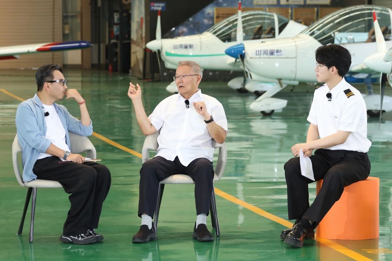 ������7:30���������ӡ���ҵ�е��ġ��Ի��ǹ��ɶԹ������ܣ��ǹ��ɶԹ����Ǻ��״��� ���廪��79�ꡰ��ҵ���ꡱ�ĵͿ�