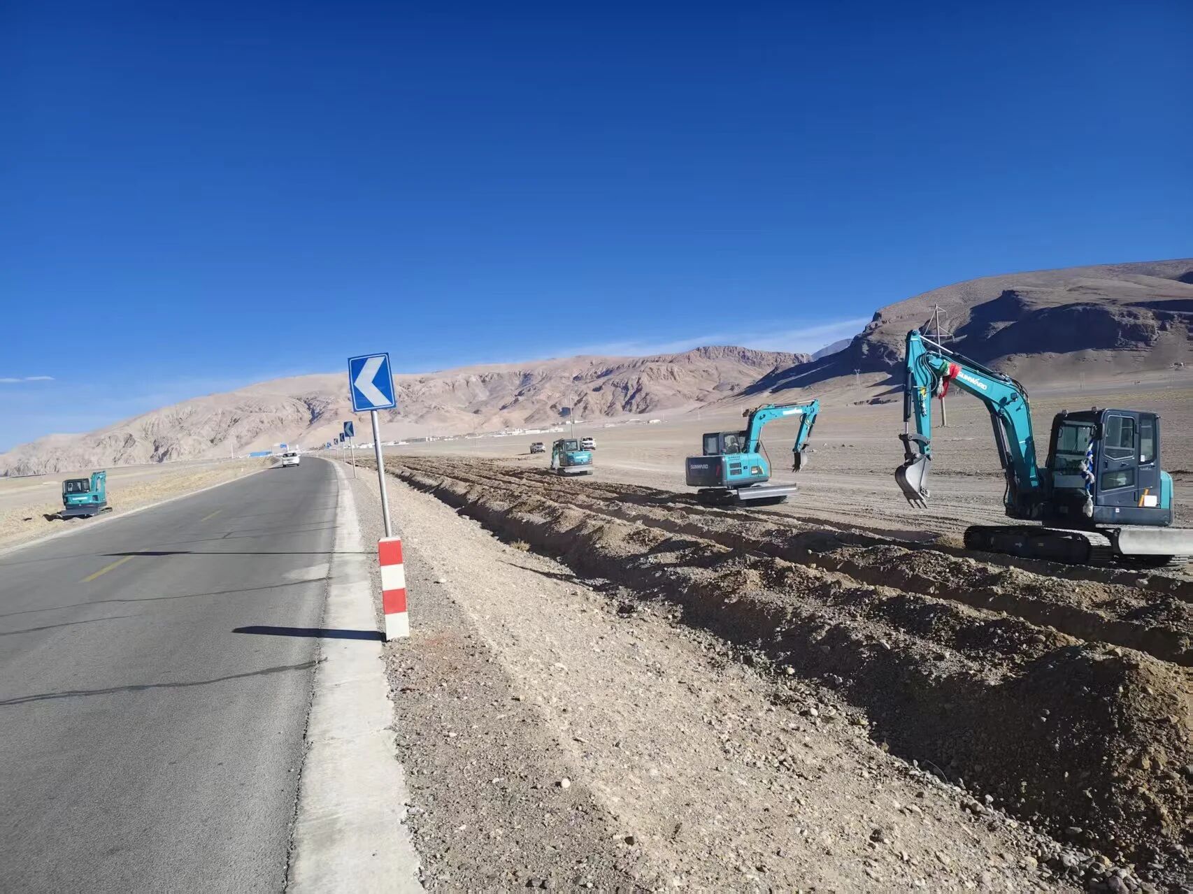 ����������ĵط�����һȺ�ǹ��ɶԹ�����������